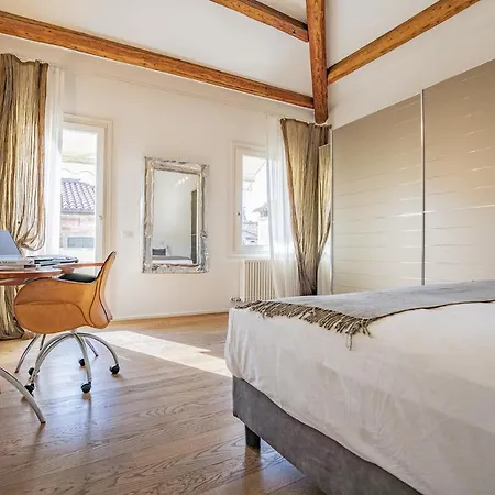 Colleoni With 2 Superb Terraces Apartamento *