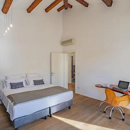 Colleoni With 2 Superb Terraces Apartamento