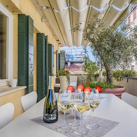 Colleoni With 2 Superb Terraces Apartment Venice