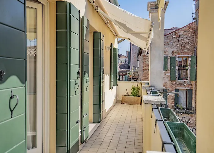 アパート Colleoni With 2 Superb Terraces *