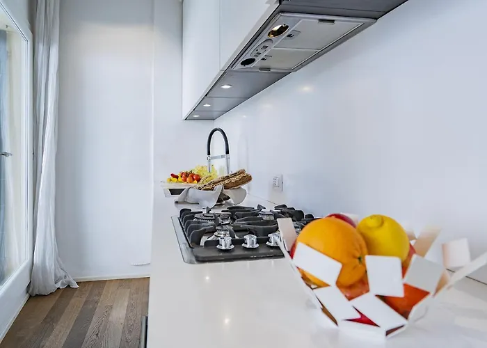 Colleoni With 2 Superb Terraces アパート